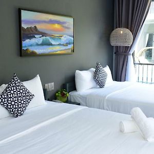 Deluxe Twin Room Pool View